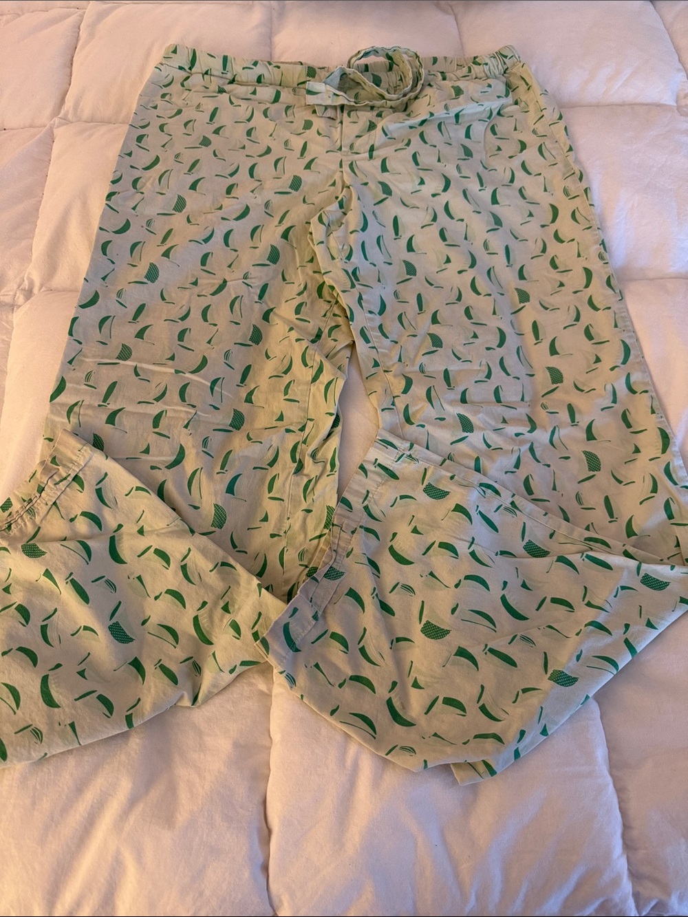 Vineyard Vines Cream Lounge Pants with Green boats small